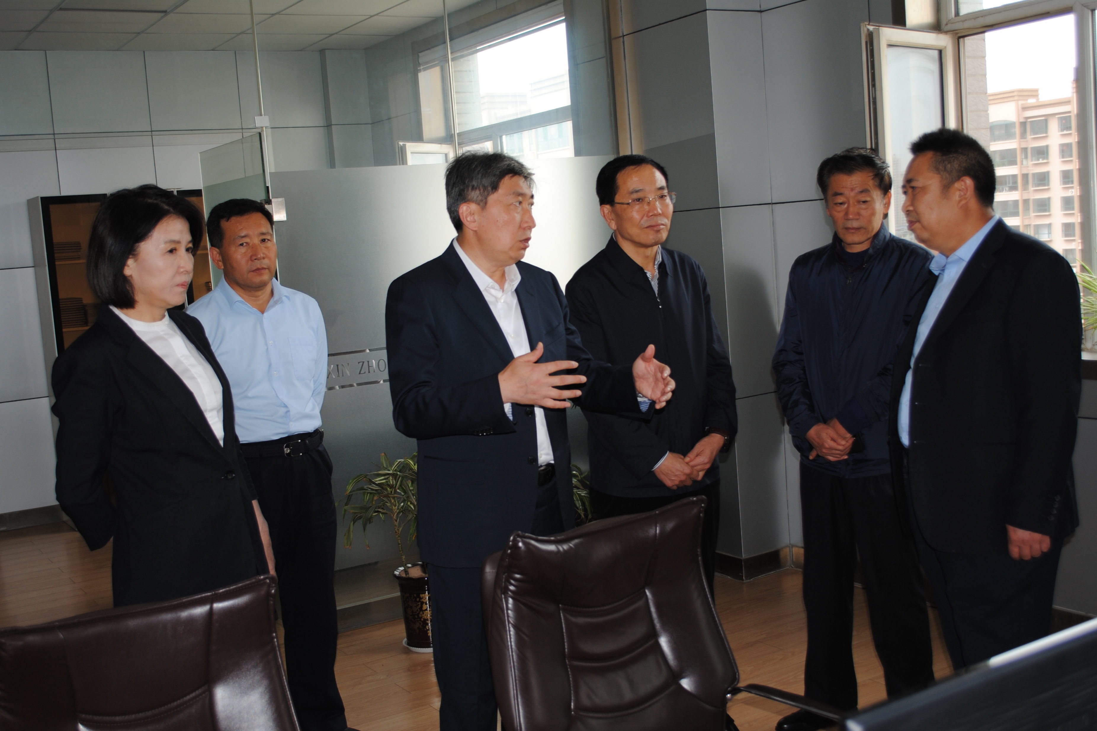 忻州市委副書記、市長朱曉東檢查國慶、中秋長假供水安全生產(chǎn)工作.jpg