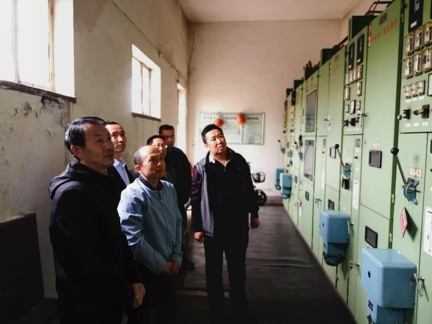 公司總經(jīng)理王建人在供水、污水生產(chǎn)一線開展風(fēng)險隱患排查.jpg